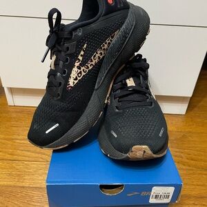 Brooks Black Leopard Print Athletic Shoes
